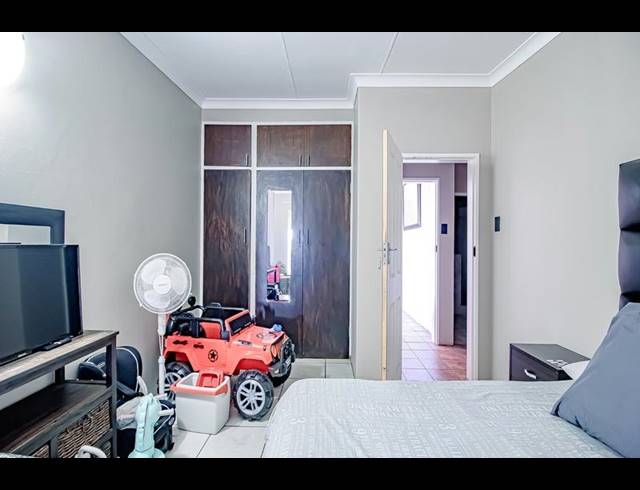 5 BEDROOM HOUSE FOR SALE IN SINOVILLE